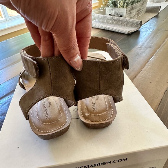 Adam Tucker Sandals - Picture 5 of 10